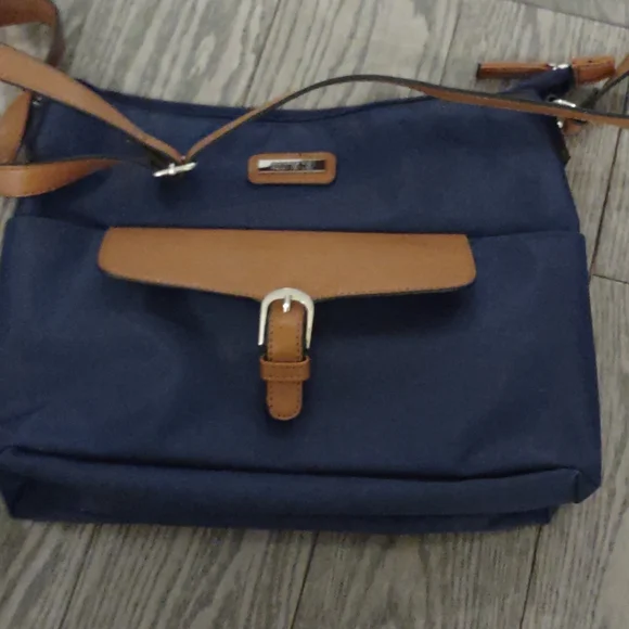 Beautiful blue shoulder bag by Roots ⭐ - Picture 8 of 8